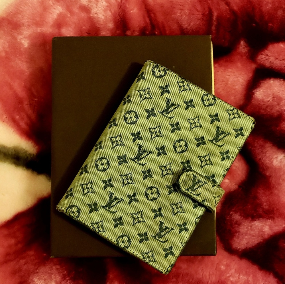 LOUIS VITTON MONOGRAM AGENDA PLANNER